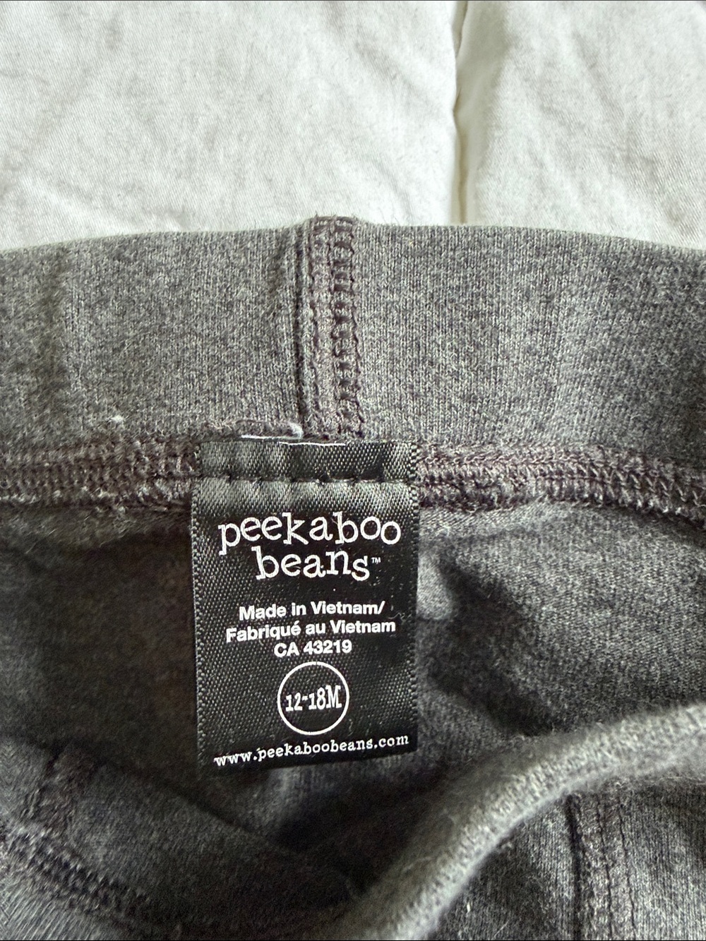 Peekaboo Beans || leggings - Picture 2 of 3